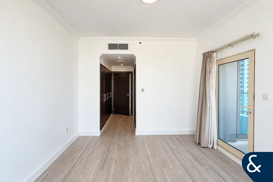 Large 1 Bedroom | Upgraded | Marina View
