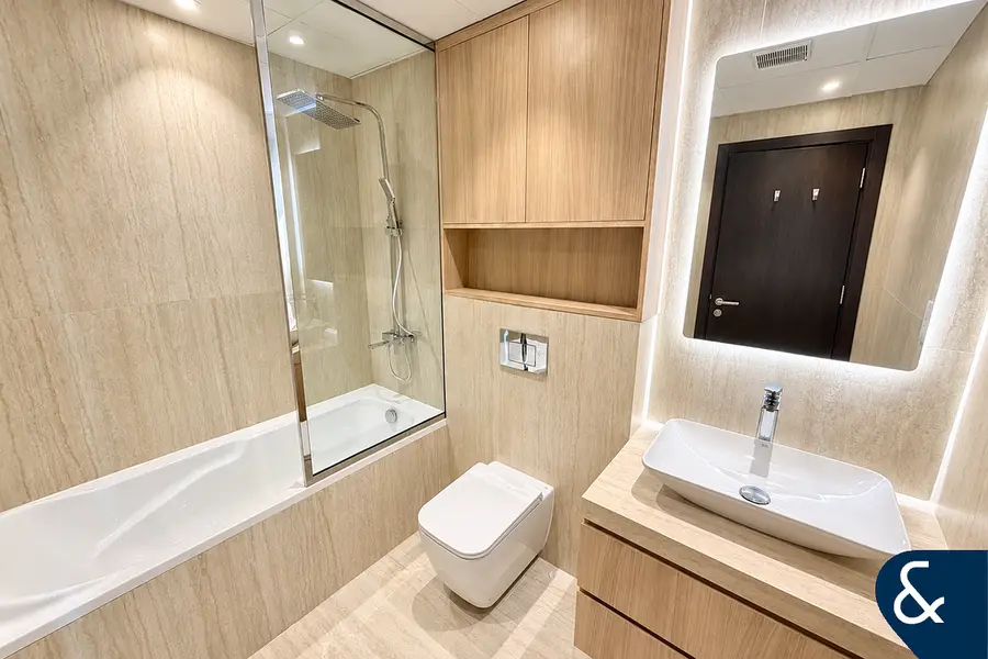 Large 1 Bedroom | Upgraded | Marina View