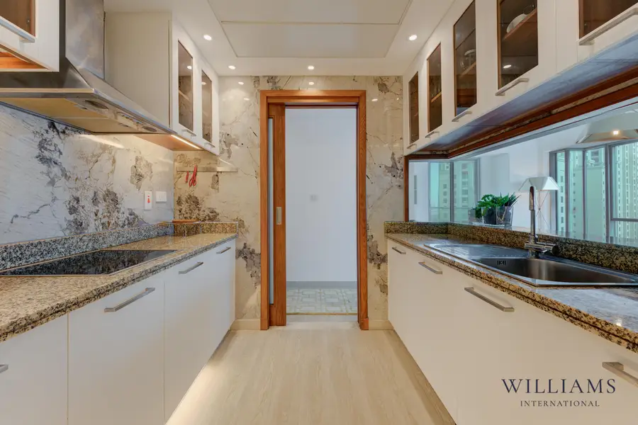 FULLY UPGRADED | PANORAMIC VIEWS | 2 BEDROOM