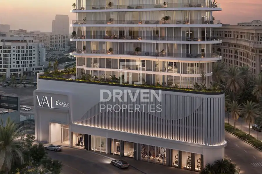 Waterfront Living | Spacious Layout | Resale
