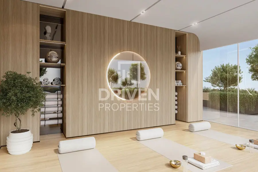Waterfront Living | Spacious Layout | Resale