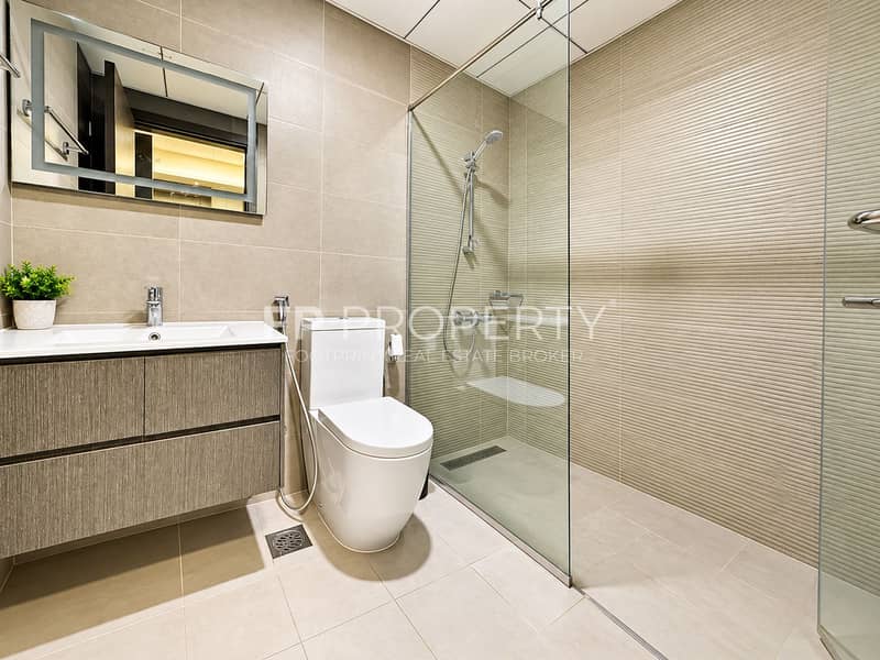 9 Modern Neutral Bathroom Interior. png
