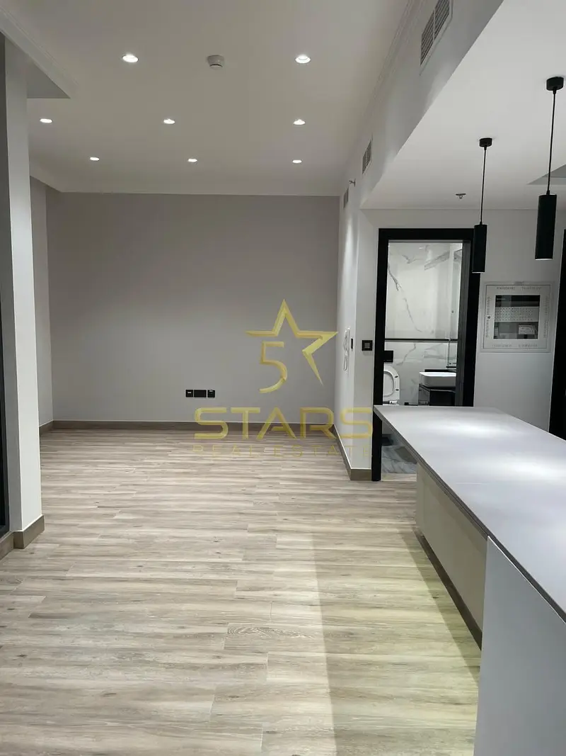 Modern 1BR | 2 Bathrooms | Balcony | City View