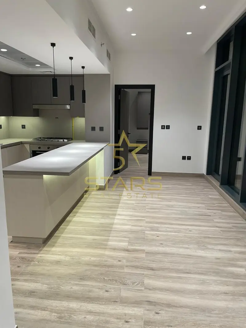 Modern 1BR | 2 Bathrooms | Balcony | City View