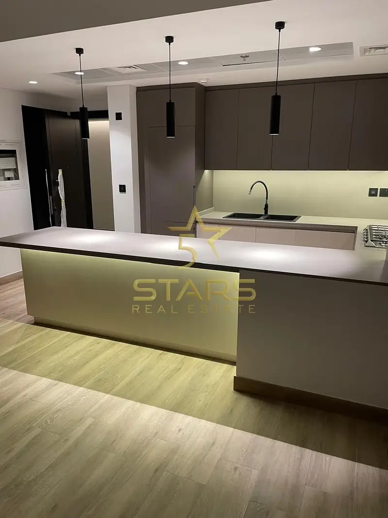 Modern 1BR | 2 Bathrooms | Balcony | City View
