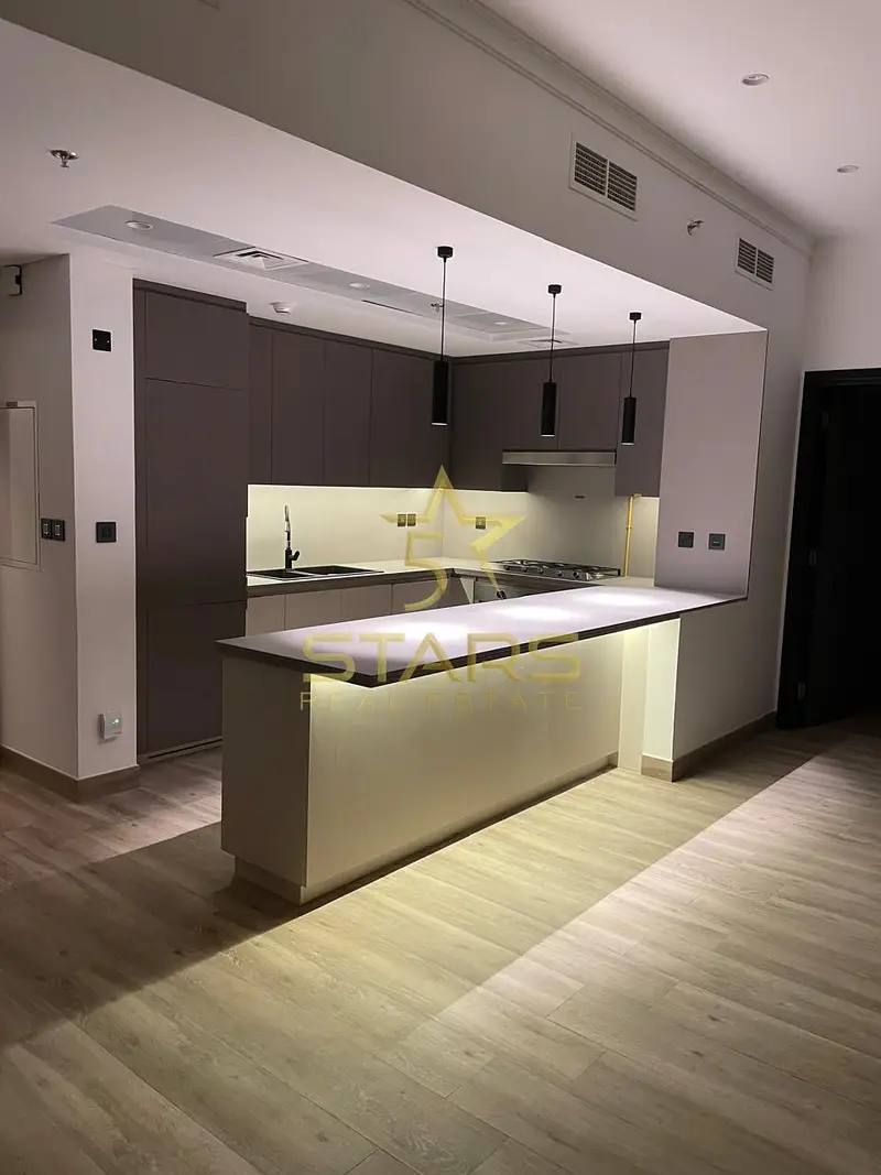 Modern 1BR | 2 Bathrooms | Balcony | City View