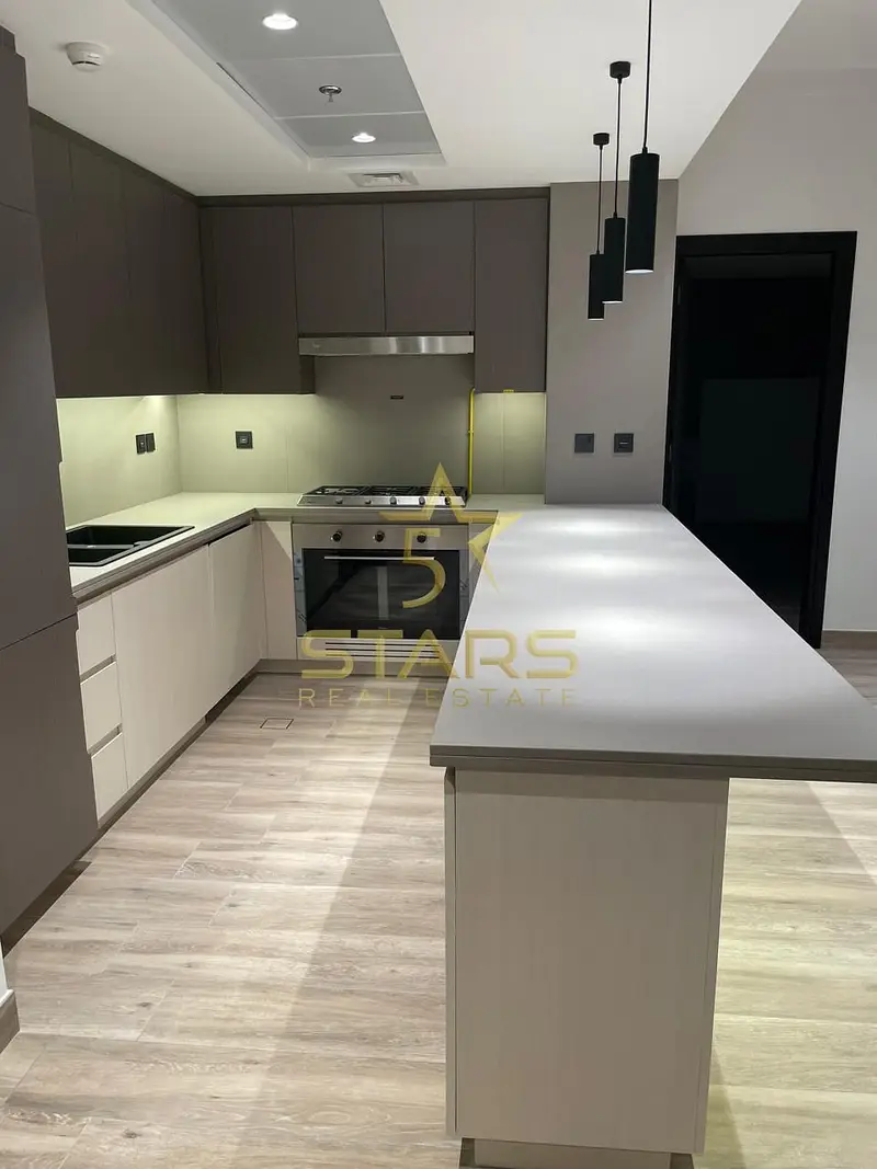 Modern 1BR | 2 Bathrooms | Balcony | City View