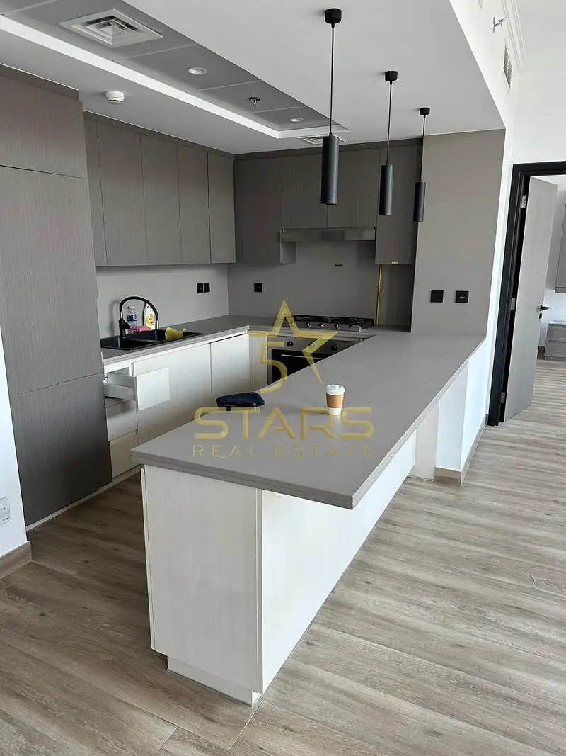 Modern 1BR | 2 Bathrooms | Balcony | City View