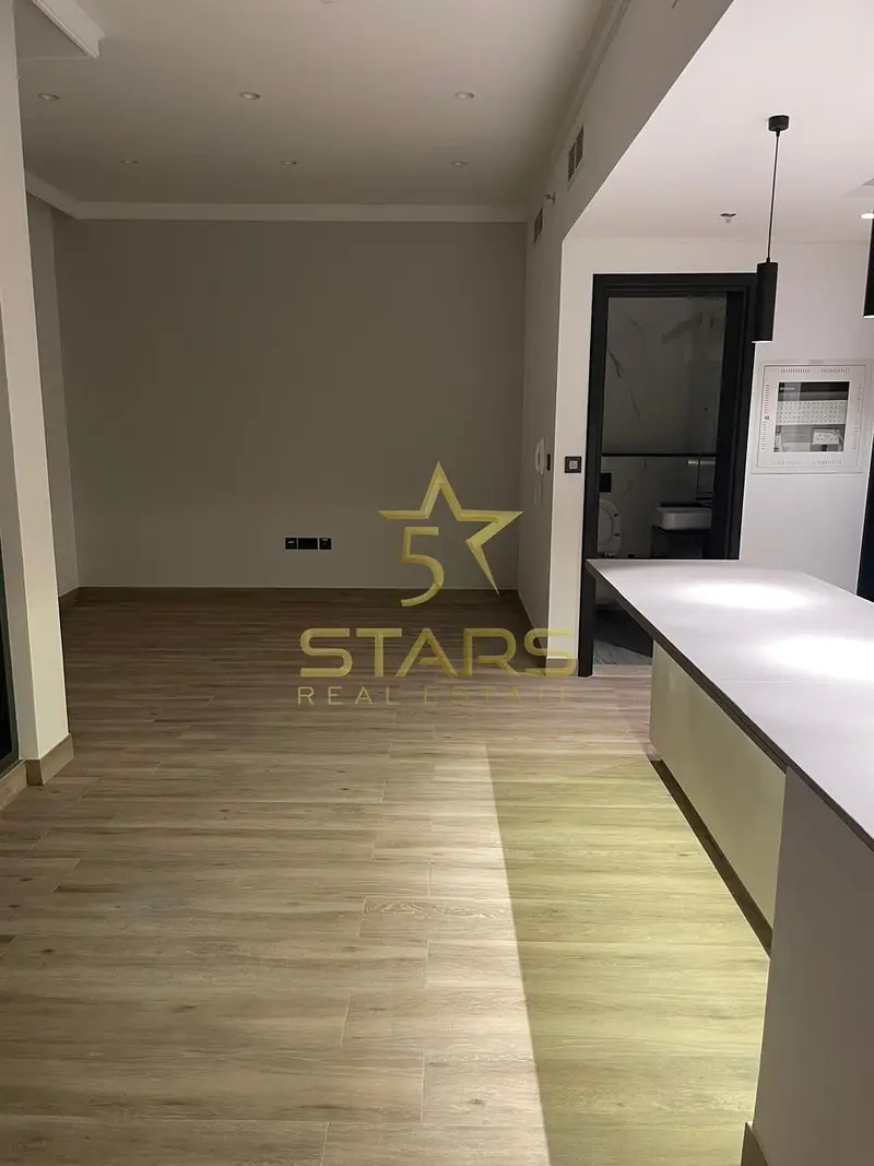 Modern 1BR | 2 Bathrooms | Balcony | City View