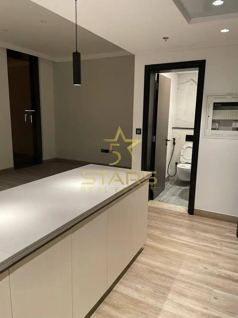 Modern 1BR | 2 Bathrooms | Balcony | City View