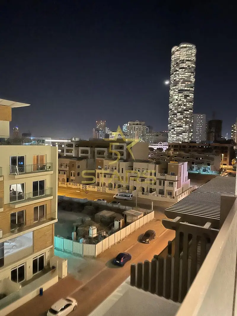 Modern 1BR | 2 Bathrooms | Balcony | City View