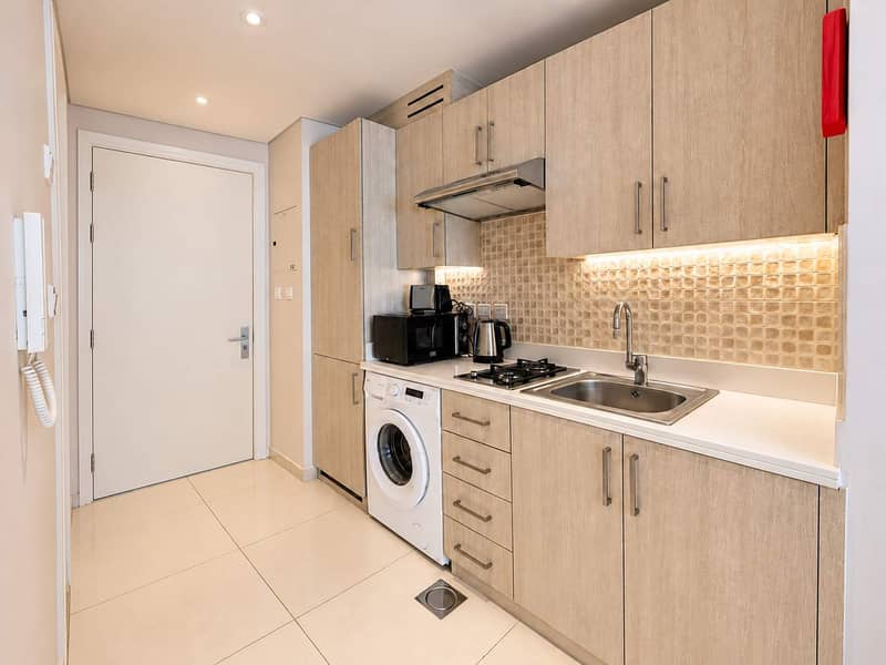 9 Renovated High Floor Studio at Seven Palm