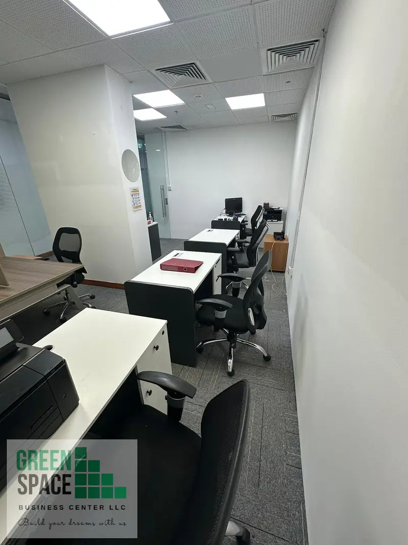 Office Desk Space Available – Ready to Move In!