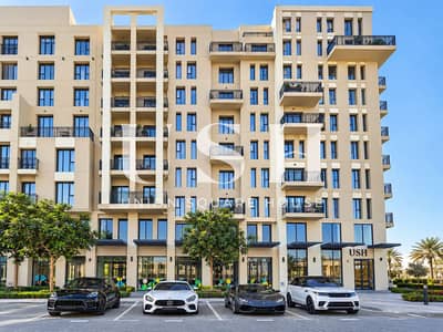 城市广场， 迪拜 2 卧室公寓待租 - Modern Luxury Building with Sports Cars. png