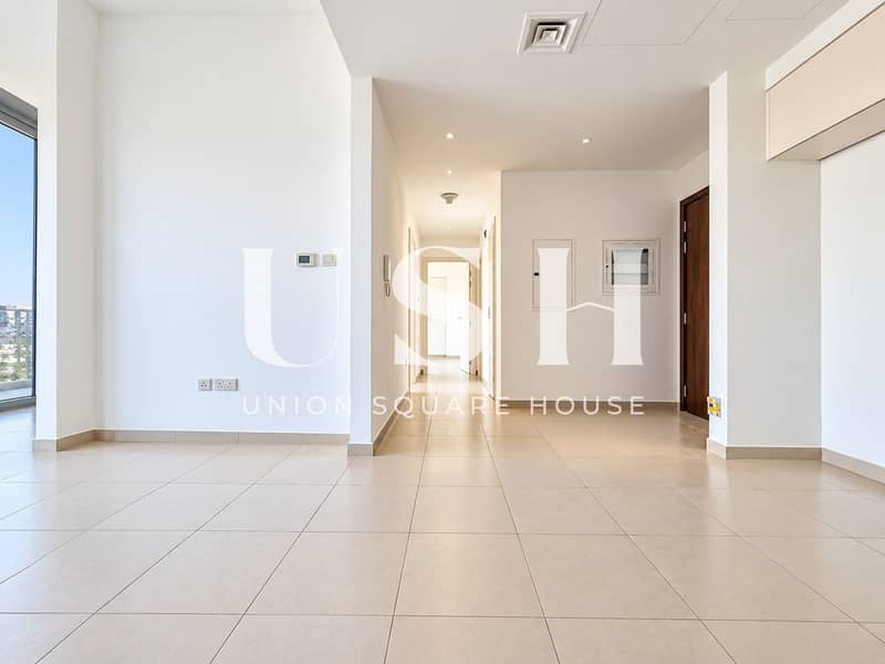 4 Bright Minimalist Apartment Hallway. png
