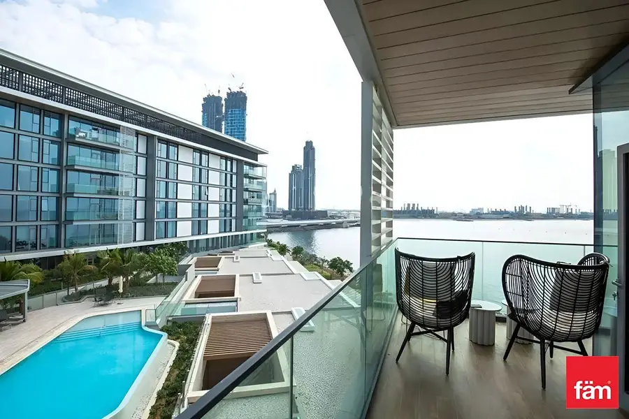 Partial Sea View 2 Bed+Maidroom