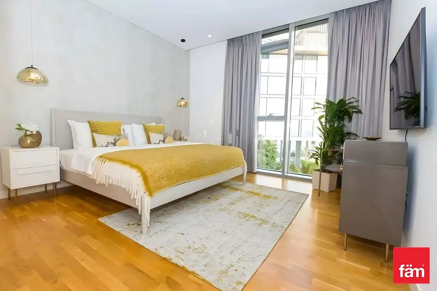 Partial Sea View 2 Bed+Maidroom