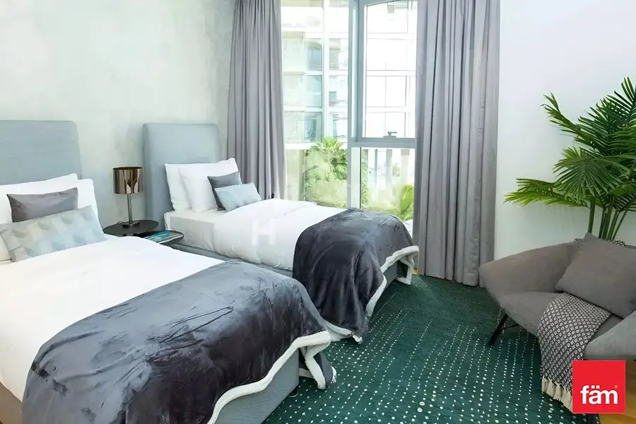 Partial Sea View 2 Bed+Maidroom