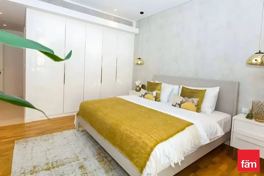 Partial Sea View 2 Bed+Maidroom
