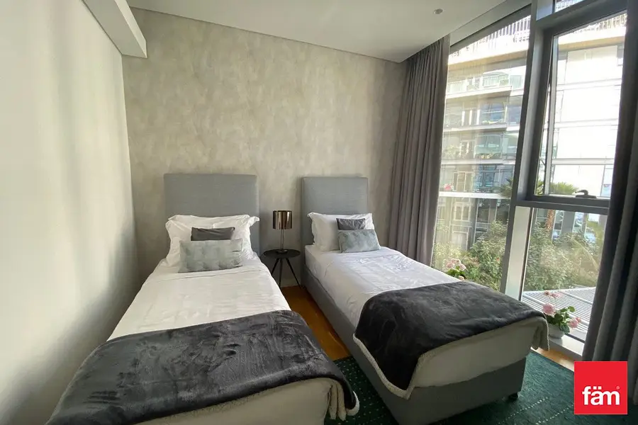 Partial Sea View 2 Bed+Maidroom