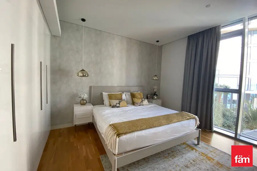 Partial Sea View 2 Bed+Maidroom