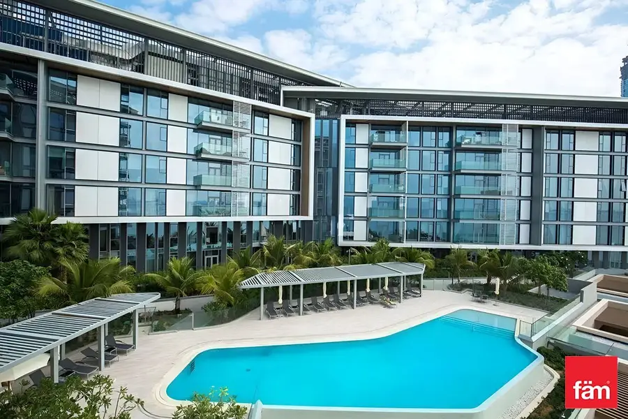 Partial Sea View 2 Bed+Maidroom