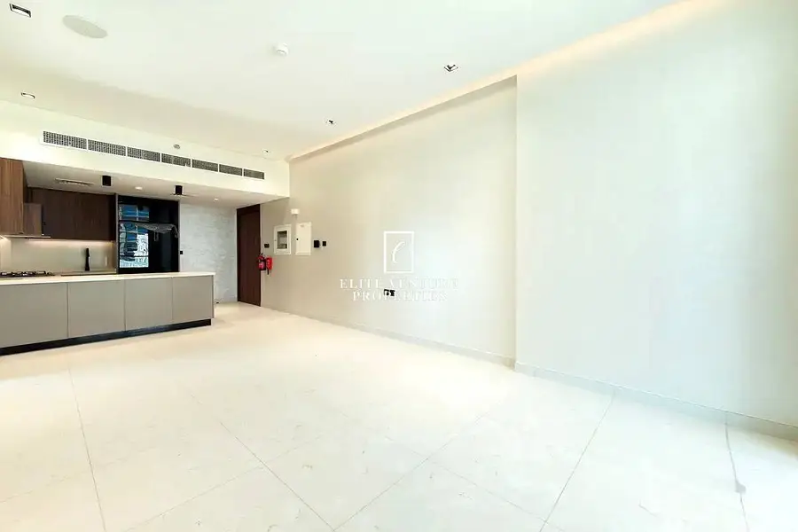 BRIGHT & SPACIOUS | FULLY FITTED KITCHEN