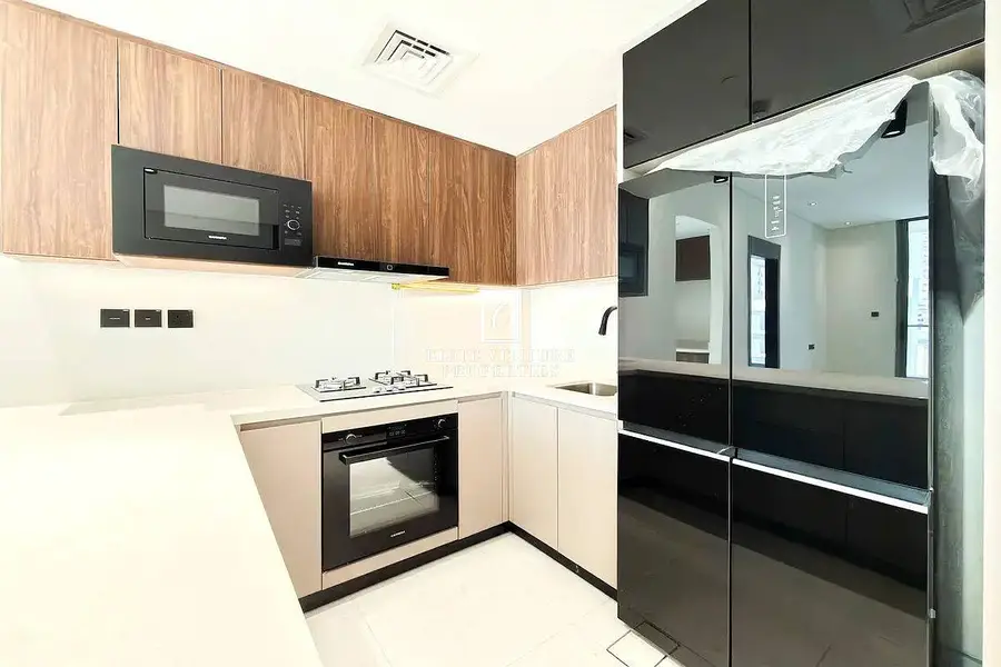 BRIGHT & SPACIOUS | FULLY FITTED KITCHEN