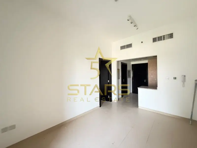 Spacious 1BR | Prime Location | Unfurnished