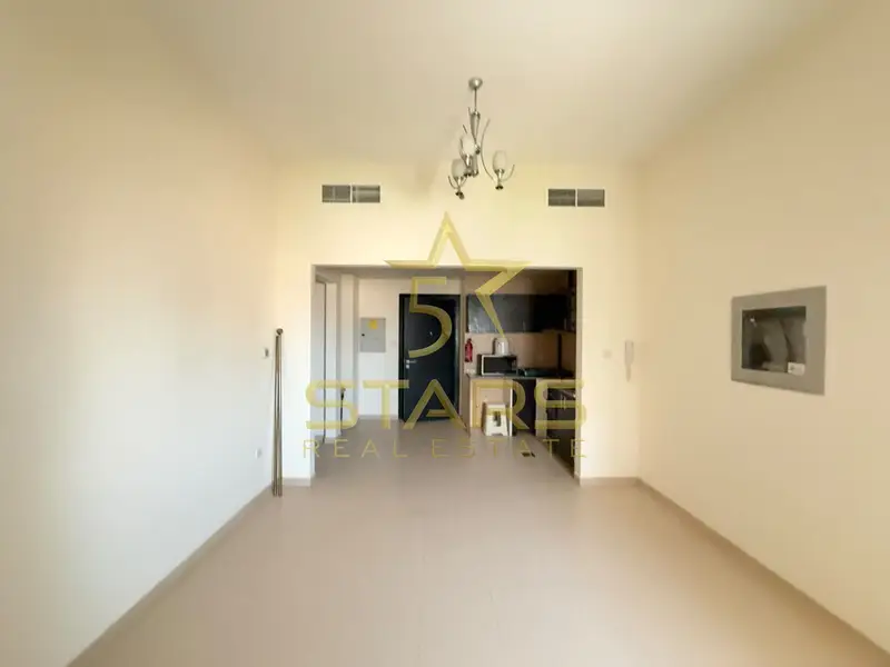 Spacious 1BR | Prime Location | Unfurnished