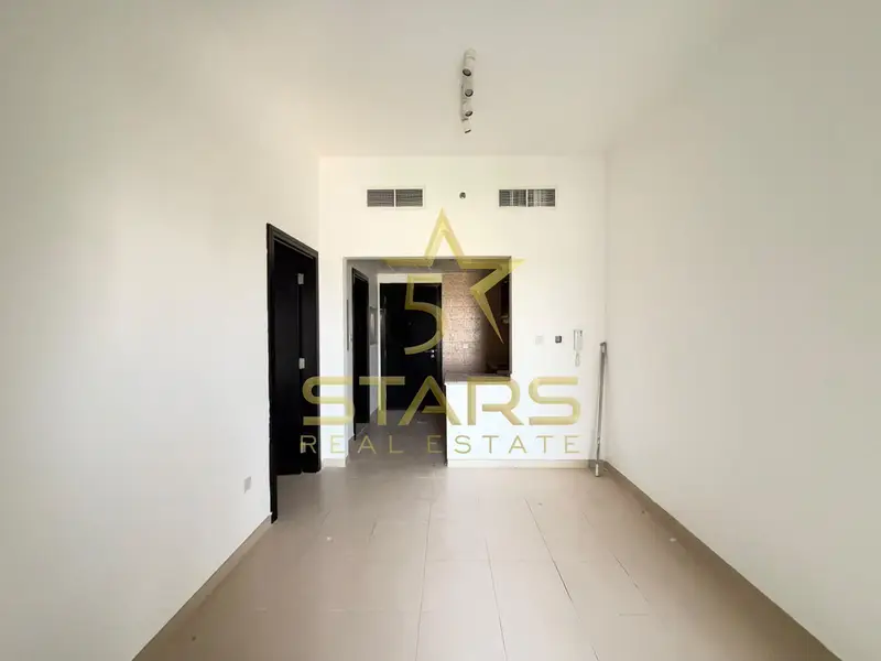 Spacious 1BR | Prime Location | Unfurnished