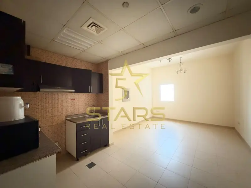 Spacious 1BR | Prime Location | Unfurnished
