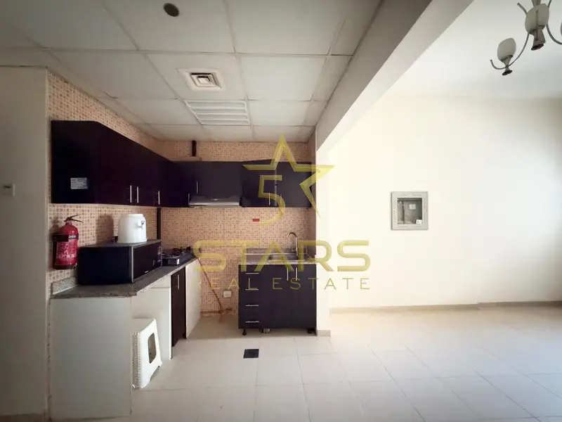 Spacious 1BR | Prime Location | Unfurnished