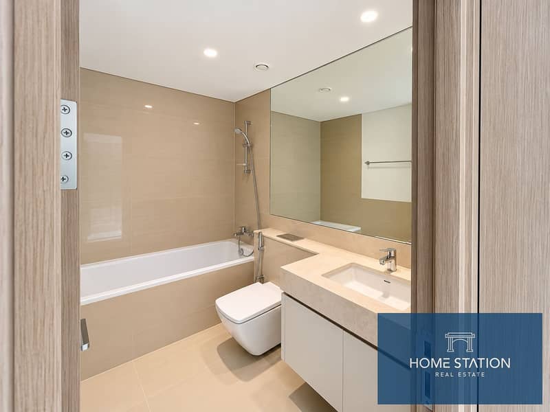 10 Minimalist Beige Modern Bathroom. png