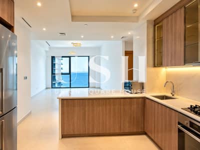 1 Camera Appartamento in affitto a Dubai Maritime City, Dubai - Modern Oceanfront Kitchen-Living Interior. png 1 Camera Appartamento in affitto a Dubai Maritime City, Dubai - Modern Oceanfront Kitchen-Living Interior. png