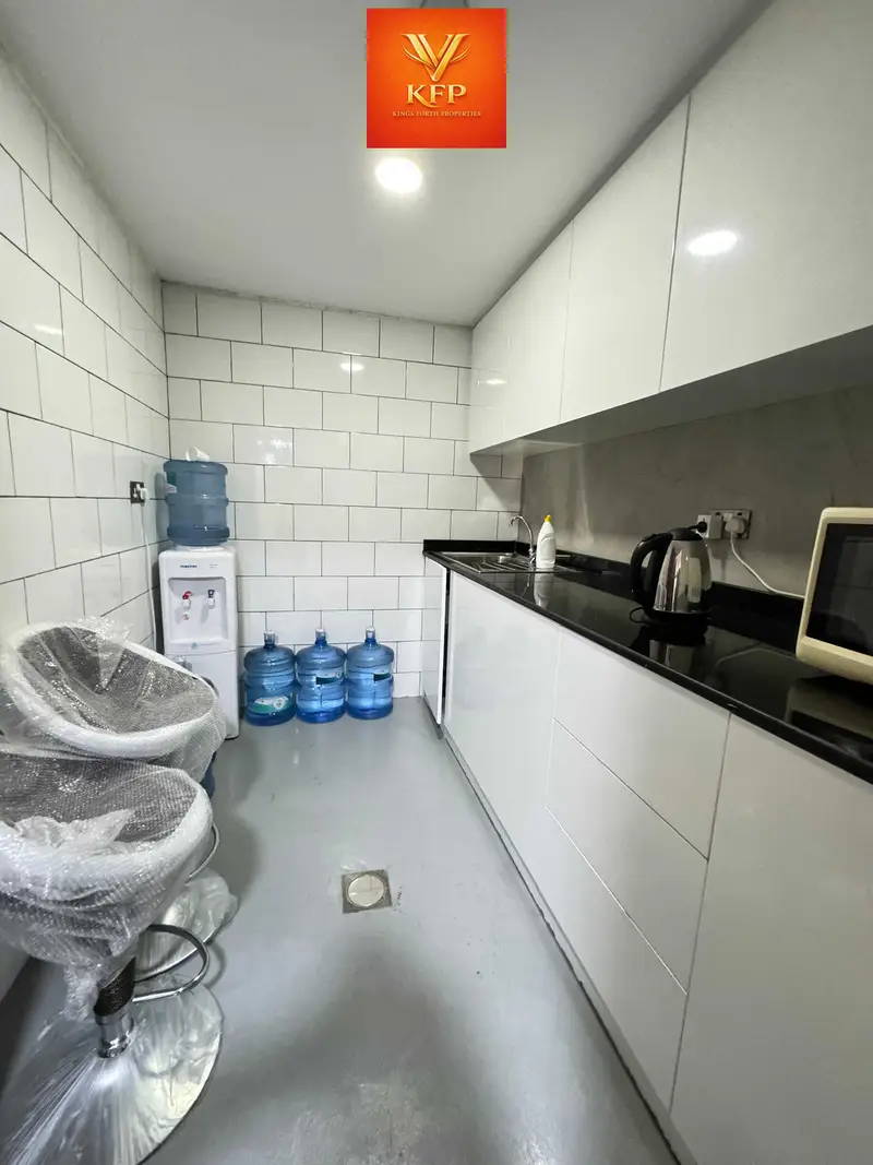 OFFICE AVAILABLE PRIME LOCATION READY TO MOVE NEAR TO METRO DEWA WIFI FREE SAME DAY EJARI