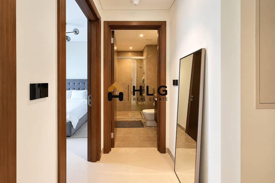 10 Modern Apartment Hallway to Bathroom. png