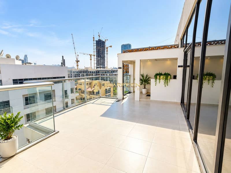 5 Modern Rooftop Terrace Overlooking the City. png