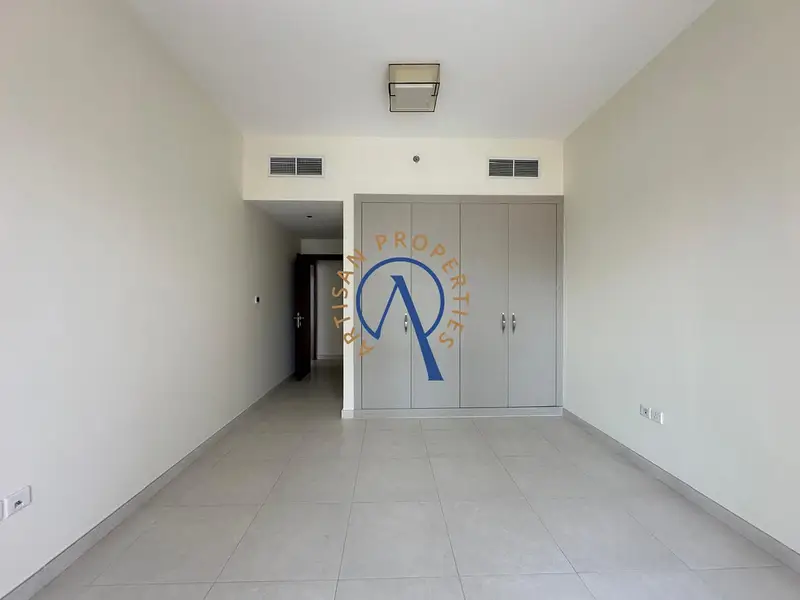 WELL-LIT & SPACIOUS | PRIME LOCATION | CALL NOW