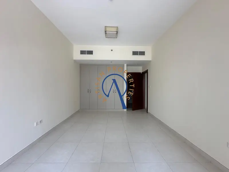 WELL-LIT & SPACIOUS | PRIME LOCATION | CALL NOW