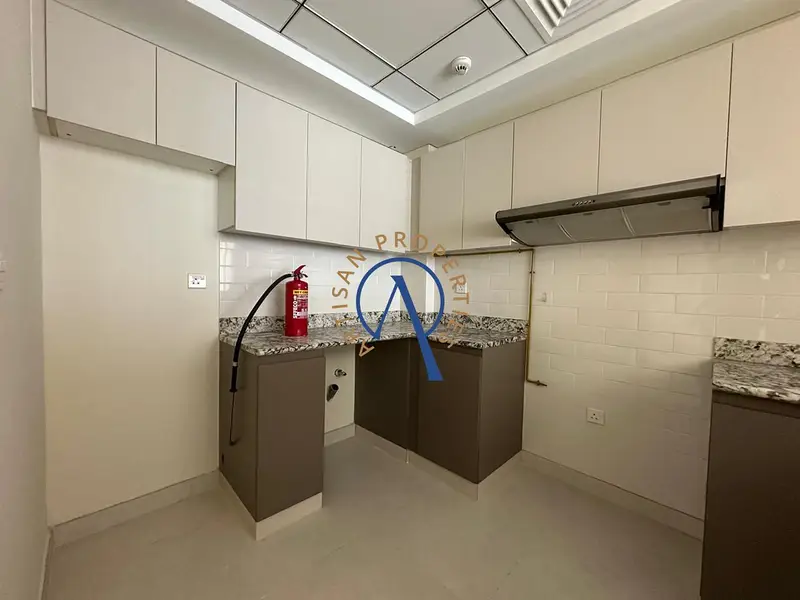 WELL-LIT & SPACIOUS | PRIME LOCATION | CALL NOW