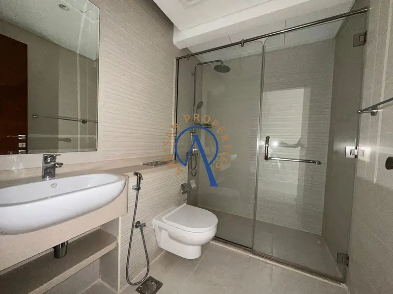 WELL-LIT & SPACIOUS | PRIME LOCATION | CALL NOW