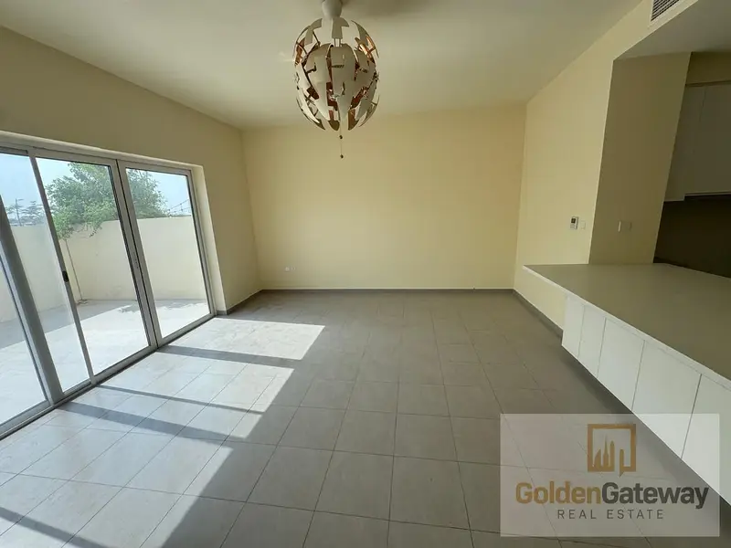 SPACIOUS 3BED / WELL MAINTAINED / READY TO MOVE