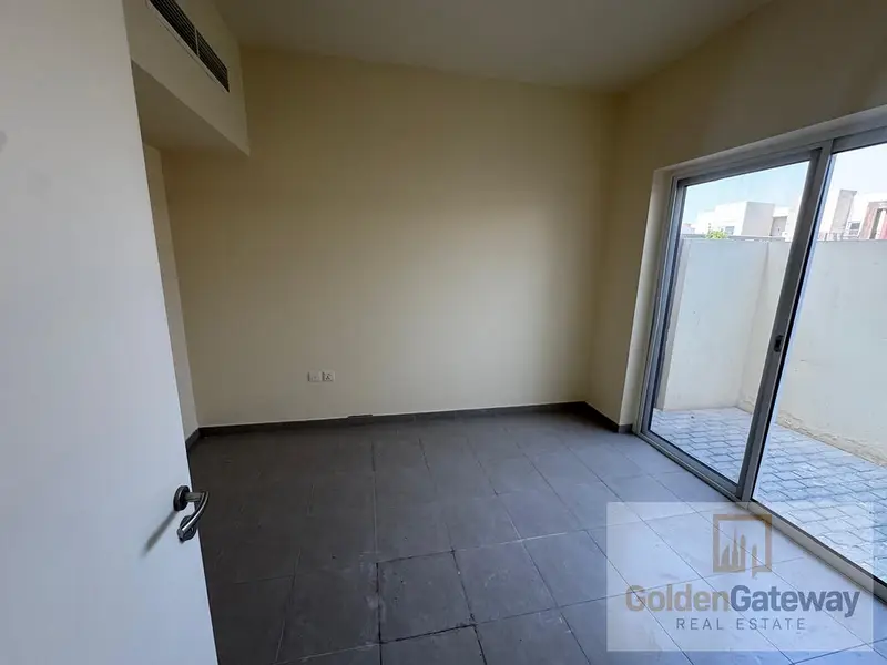 SPACIOUS 3BED / WELL MAINTAINED / READY TO MOVE