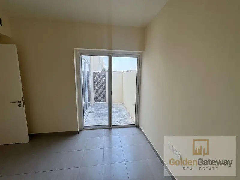 SPACIOUS 3BED / WELL MAINTAINED / READY TO MOVE