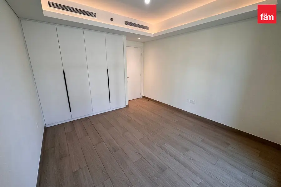 Brand New | 6 Cheques | Pool & Community View