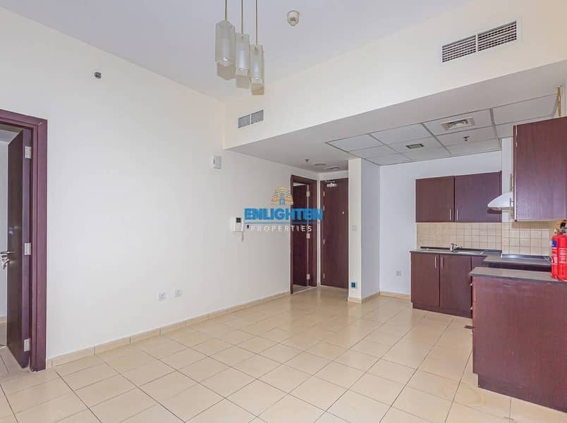 SPACIOUS 1BHK | WELL MAINTAINED | READY TO MOVE SPACIOUS 1BHK | WELL MAINTAINED | READY TO MOVE