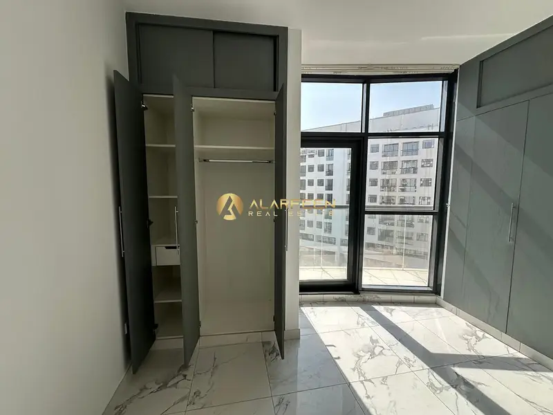Elegant 1 BR | Spacious Layout | Great Amenities