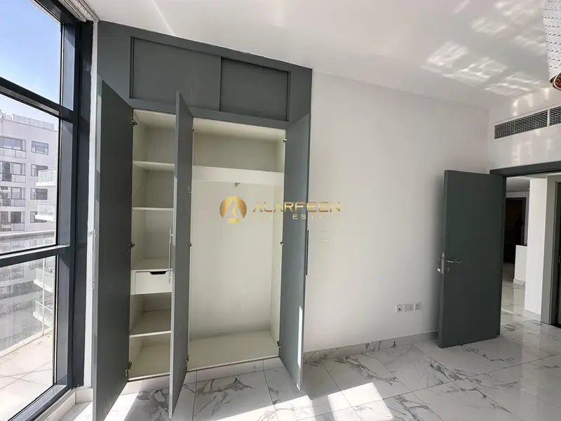 Elegant 1 BR | Spacious Layout | Great Amenities