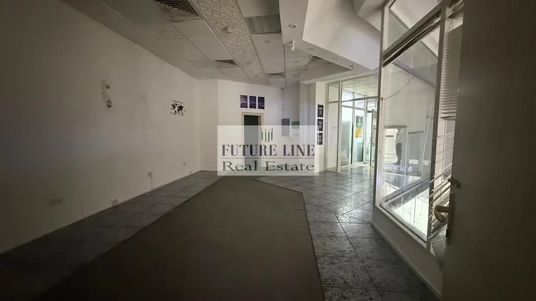 SMALL FITTED OFFICE with 3 OFFICE ROOM PARTITIONED